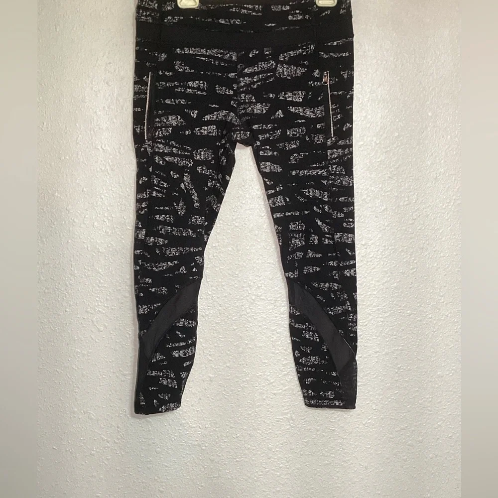 lululemon inspire animal swirl embossed leggings size 10